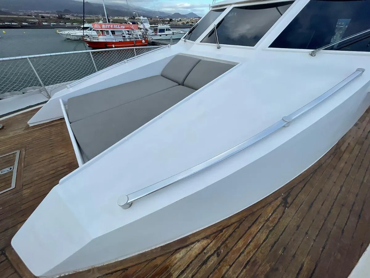 מלון לאס גלטאס Wonderful Yatch To Rent At Tenerif South ספינת מלון